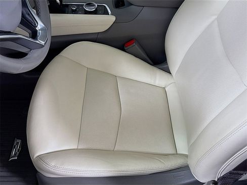 Used 2024 Cadillac XT6 Premium Luxury image 12