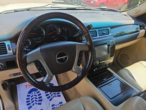 Used 2014 GMC Yukon XL Denali AWD/4WD image 12