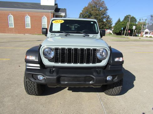 Used 2024 Jeep Wrangler Sport AWD/4WD image 8