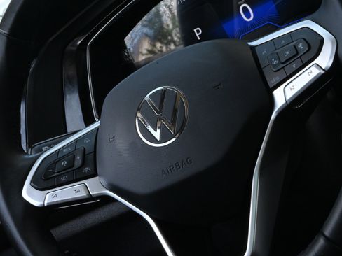 Used 2023 Volkswagen Jetta SE image 25