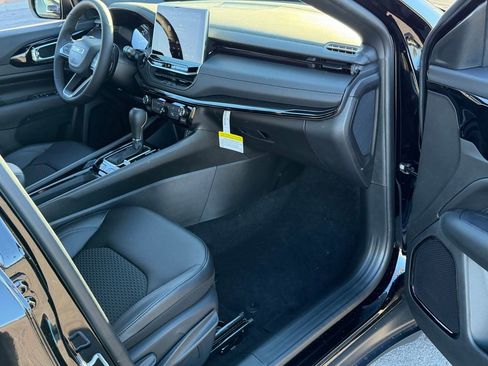 New 2026 Jeep Compass Latitude AWD/4WD image 17
