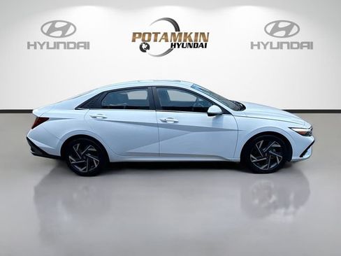 Certified 2025 Hyundai Elantra SEL w/ Cargo Package FWD image 4