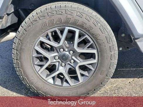 Used 2024 Jeep Wrangler Unlimited Sahara w/ Technology Group AWD/4WD image 6