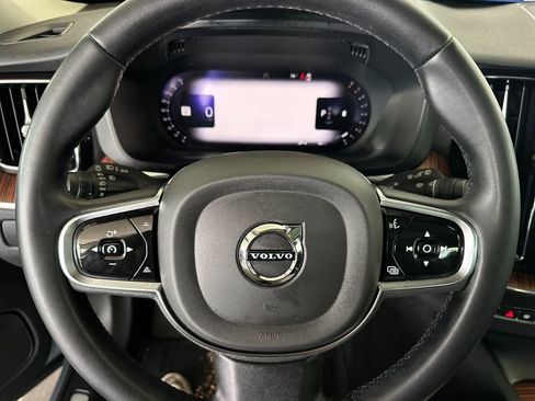 Certified 2023 Volvo XC60 B5 Plus AWD/4WD image 23