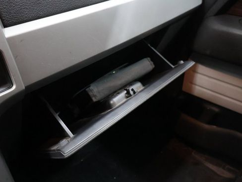 Used 2012 Ford F150 Lariat w/ Lariat Chrome Pkg image 26