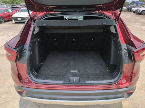 Used 2025 Chevrolet Trax LT w/ LT Convenience Package FWD image 28