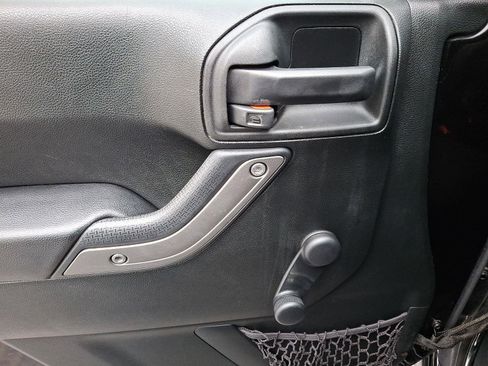 Used 2017 Jeep Wrangler Unlimited Sport w/ Connectivity Group image 13