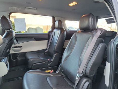 Certified 2024 Kia Carnival LX image 16