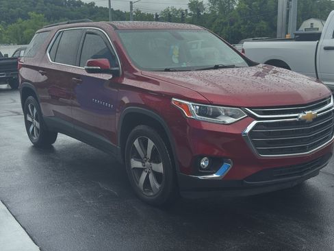Used 2020 Chevrolet Traverse LT w/ LT Premium Package FWD image 3