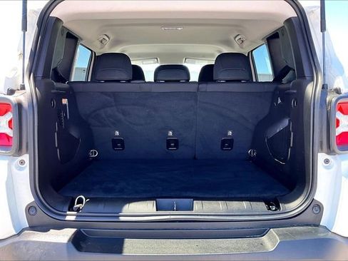 Used 2023 Jeep Renegade Latitude AWD/4WD image 28