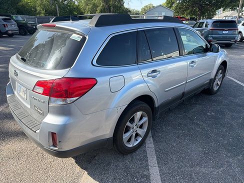 Used 2013 Subaru Outback 2.5i Limited AWD/4WD image 5