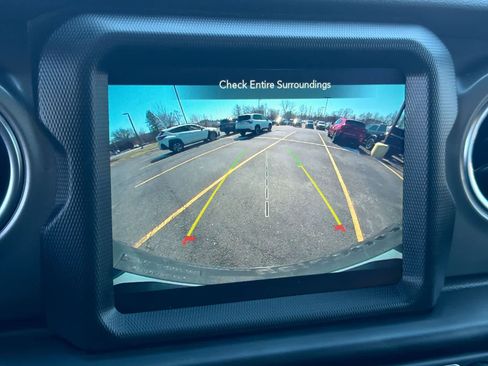 Used 2022 Jeep Wrangler Unlimited Rubicon 4xe w/ Cold Weather Group AWD/4WD image 31