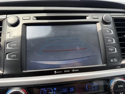 Used 2019 Toyota Highlander XLE AWD/4WD image 21