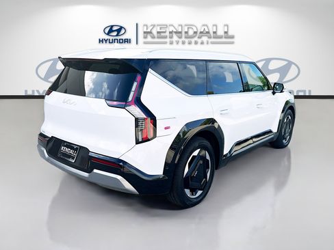 Used 2026 Kia EV9 Land image 6