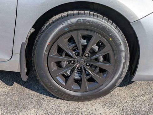 Used 2016 Toyota Camry LE FWD image 11
