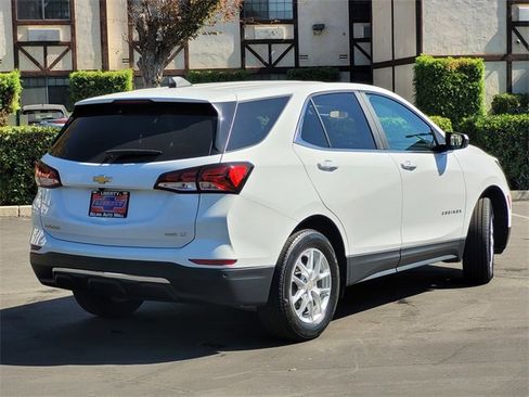 Used 2023 Chevrolet Equinox LT w/ Driver Convenience Package image 5