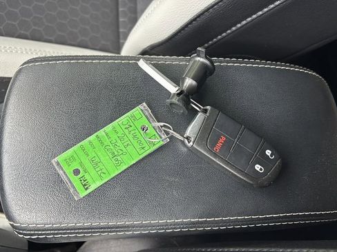 Used 2018 Jeep Compass Latitude FWD image 29