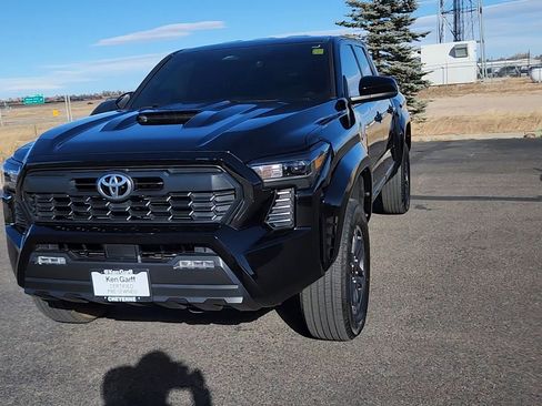 Used 2024 Toyota Tacoma TRD Sport image 4