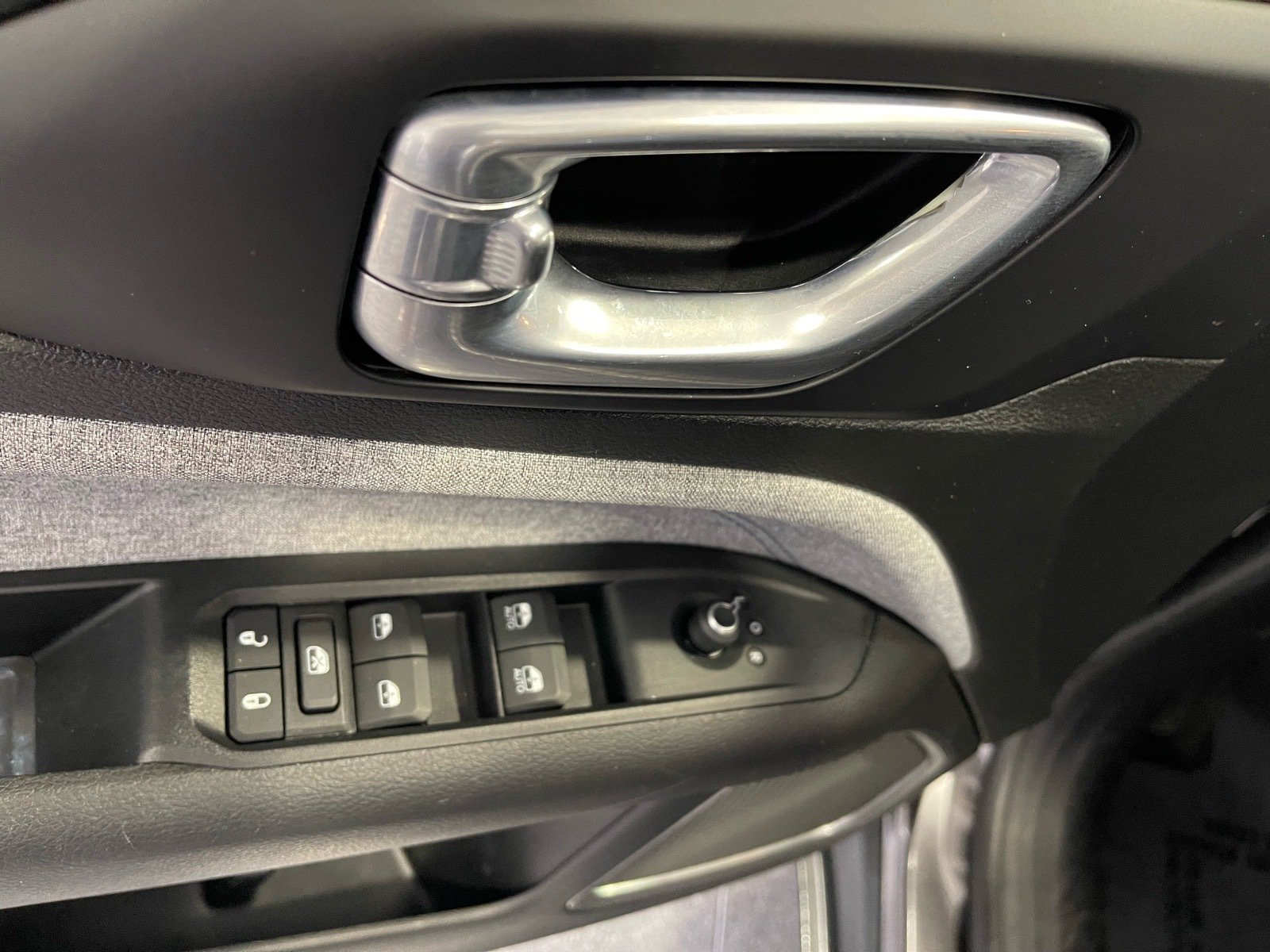 Used 2022 Jeep Compass Latitude FWD image 24