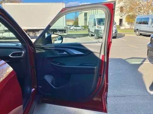 Used 2022 Chevrolet TrailBlazer RS w/ Sun and Liftgate Package image 29