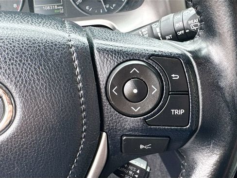 Used 2017 Toyota RAV4 XLE AWD/4WD image 9