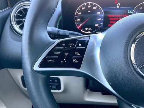 Used 2025 Mercedes-Benz GLB 250 4MATIC image 19