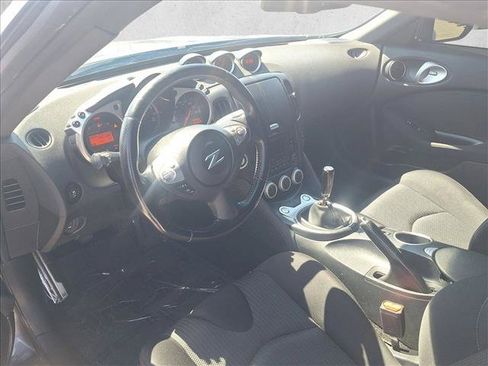 Used 2020 Nissan 370Z Coupe RWD image 10