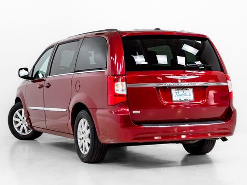 Used 2014 Chrysler Town & Country Touring FWD image 26