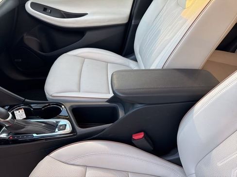 Used 2024 Buick Encore GX Avenir w/ Avenir Convenience Package image 16