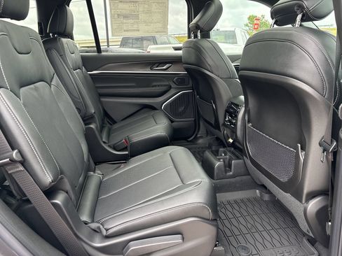 New 2026 Jeep Grand Cherokee L Limited AWD/4WD image 19