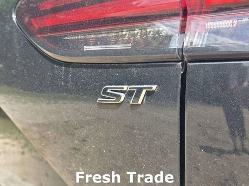 Used 2022 Buick Envision Essence w/ Sport Touring Package FWD image 7