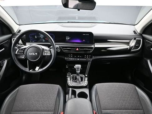Used 2025 Kia Seltos S FWD image 12
