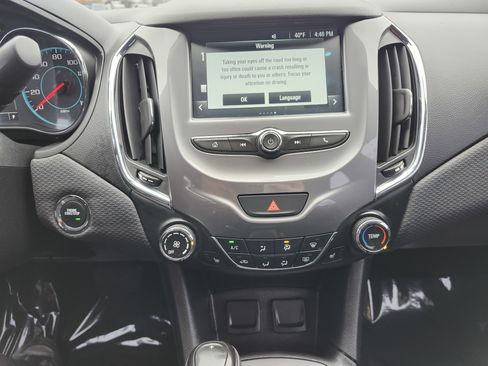 Used 2018 Chevrolet Cruze LT w/ Convenience Package image 30