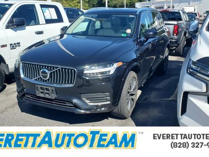 Used 2022 Volvo XC90 T6 Momentum w/ Climate Package