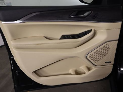Used 2022 Jeep Grand Cherokee Limited AWD/4WD image 19