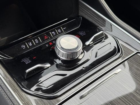 Used 2022 Jeep Wagoneer Series III AWD/4WD image 23