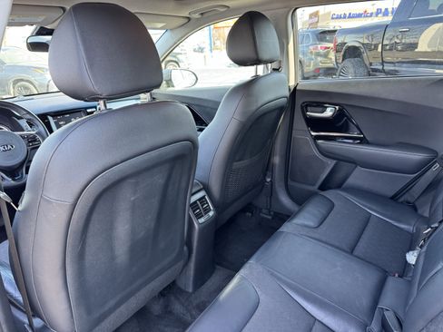 Used 2017 Kia Niro EX image 33