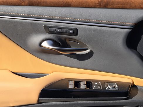 Used 2025 Lexus ES 350 w/ Premium Package image 33