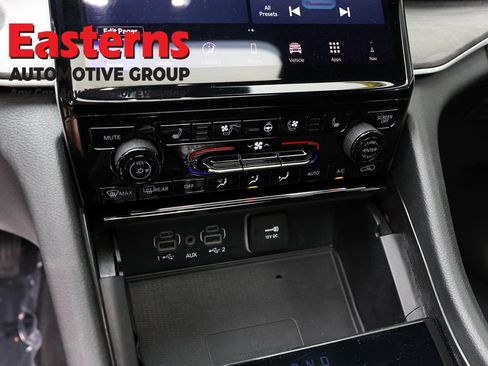 Used 2024 Jeep Grand Cherokee L Limited w/ Luxury Tech Group II AWD/4WD image 20