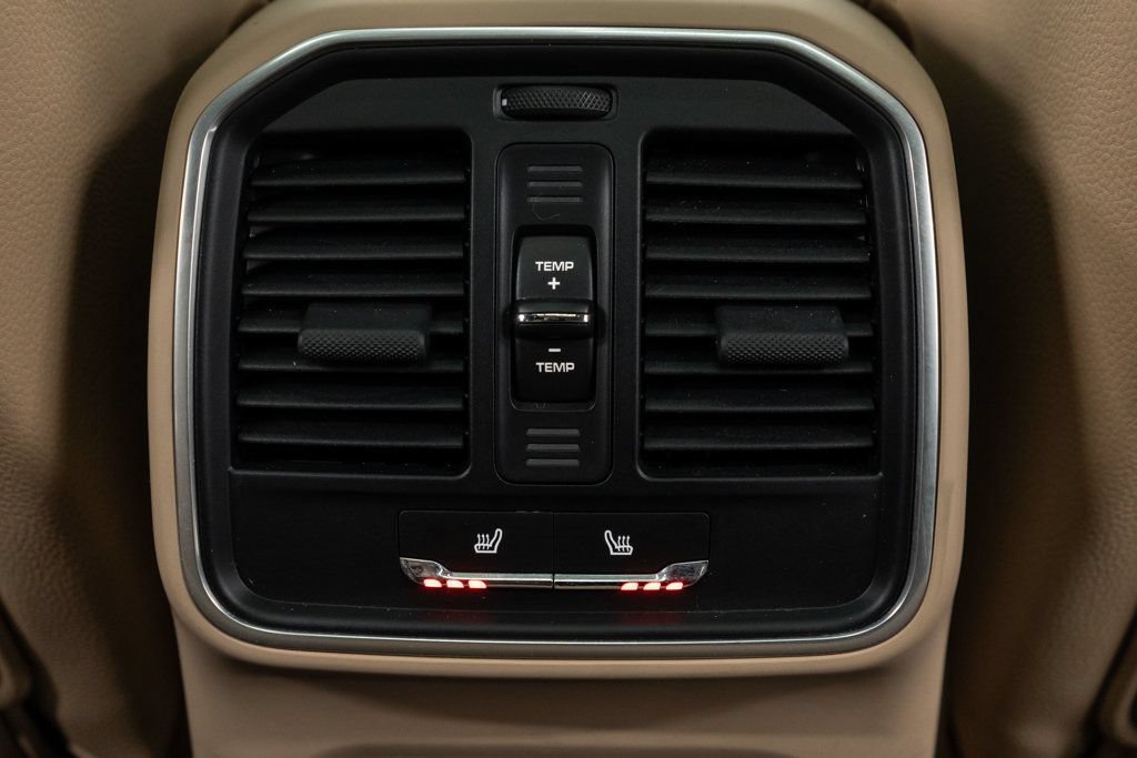 Used 2023 Porsche Macan S AWD/4WD image 14