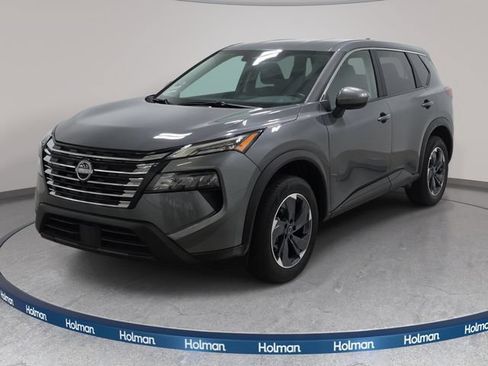 Used 2025 Nissan Rogue SV FWD image 1