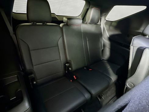Used 2025 Chevrolet Traverse RS image 30