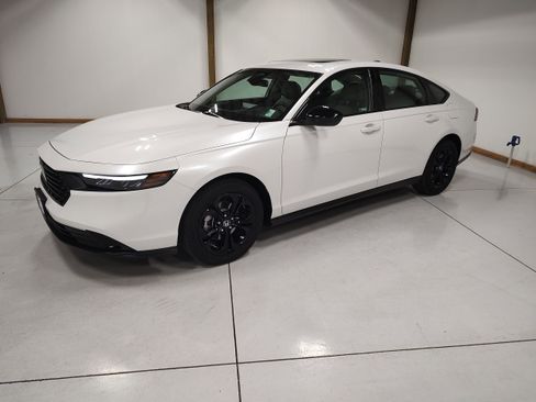 Used 2025 Honda Accord SE image 4