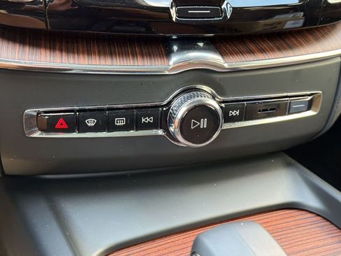 Used 2023 Volvo XC60 B5 Plus w/ Climate Package FWD image 18