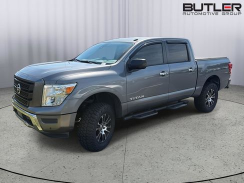 Used 2021 Nissan Titan SV w/ SV Convenience Package AWD/4WD image 2