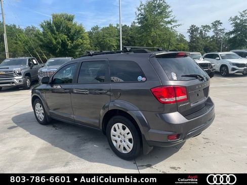 Used 2019 Dodge Journey SE FWD image 3