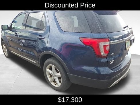 Used 2017 Ford Explorer XLT w/ Equipment Group 202A AWD/4WD image 3