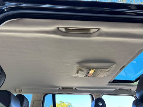 Used 2010 Land Rover Range Rover HSE image 27