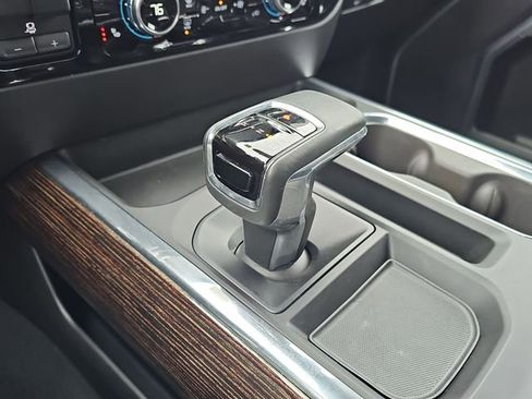 Used 2025 GMC Sierra 1500 Elevation image 17