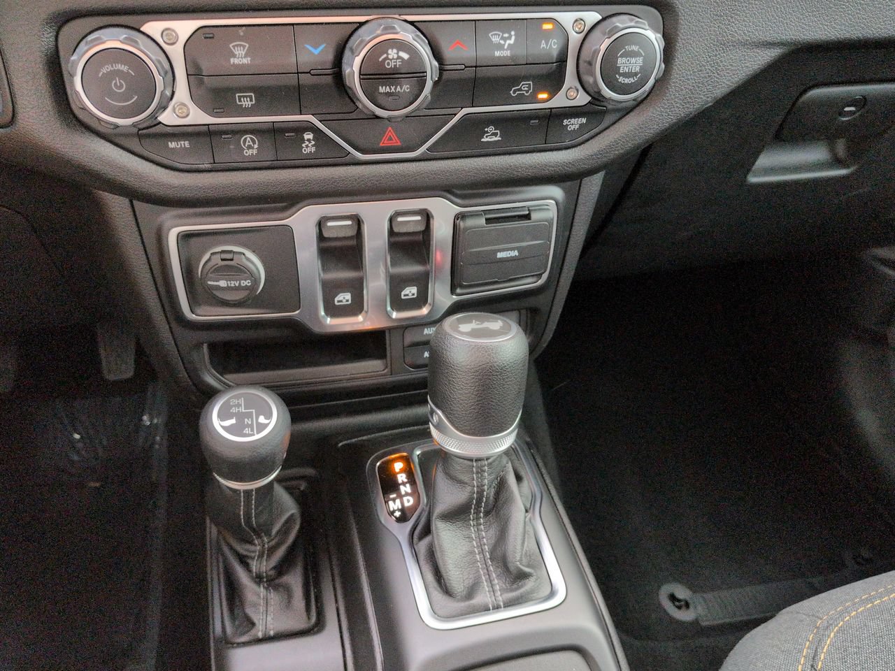 Used 2024 Jeep Wrangler Sport AWD/4WD image 18